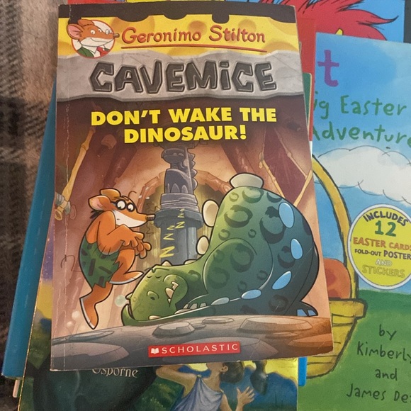 Books bundle - Picture 2 of 8